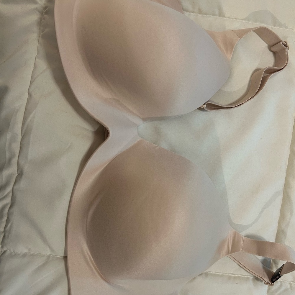 Infinity Flex Wireless Bra like new 38DD.